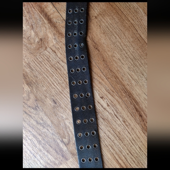 Vintage Energie – Distressed Black Leather Belt w/ Faded Bronze Buckle - Picture 11 of 12